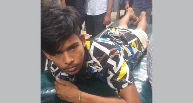 ফেনীতে জামিনে বের হয়েই নিজদলের কর্মীকে গুলি যুবলীগ নেতার