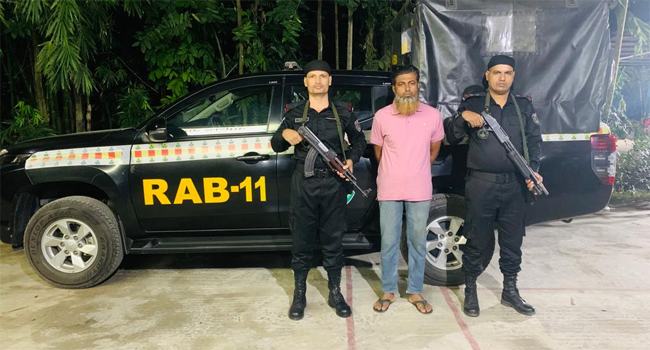 নোয়াখালীতে ১৭ বছরের সাজাপ্রাপ্ত পলাতক আসামি আগ্নেয়াস্ত্রসহ গ্রেফতার