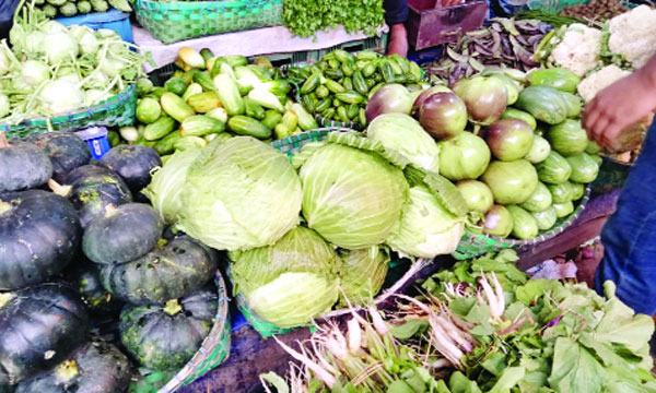 স্বস্তি-অস্বস্তির দোলাচলে নিত্যপণ্যের বাজার