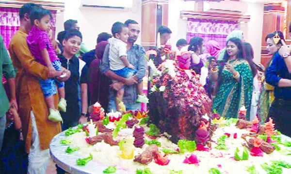 বরের পাতে আস্ত গরু