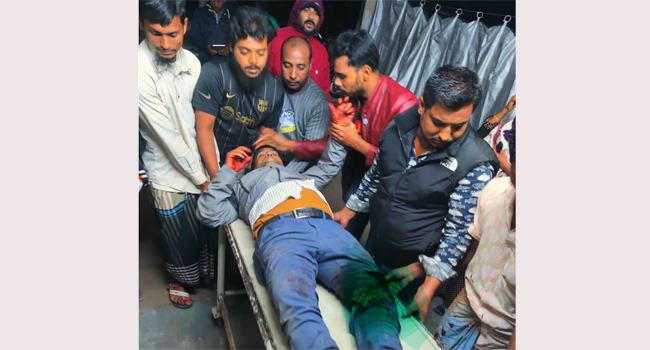 পাথরঘাটায় সড়ক দুর্ঘটনায় প্রেসক্লাবের সাধারণ সম্পাদকসহ আহত ২