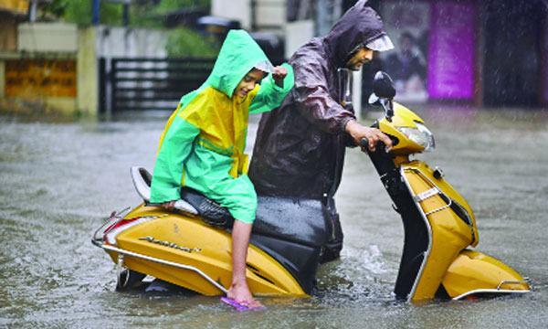ঘূর্ণিঝড় মিচাউংয়ের আঘাতে চেন্নাইয়ে প্রাণহানি ৮