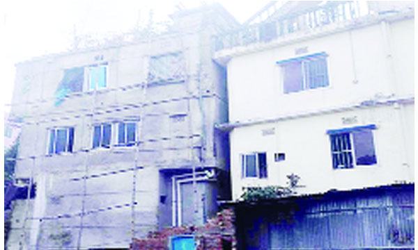 চট্টগ্রামে ১০ দিনের ব্যবধানে হেলে পড়ল আরো একটি ভবন