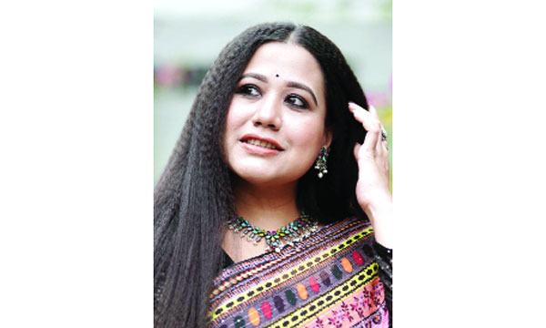 নিয়মিত মৌলিক গান করতে চান রাইসা
