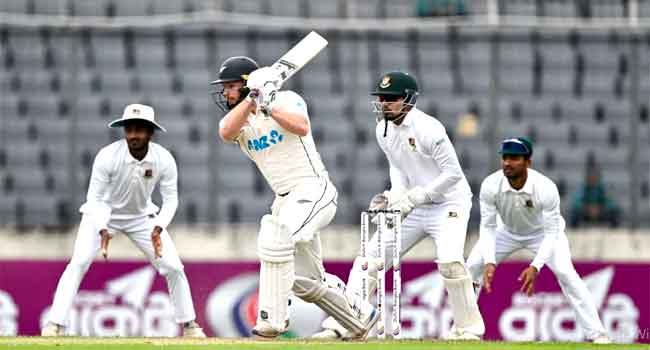 লিড নেয়ার পথে নিউজিল্যান্ড, ফিলিপসের ফিফটি