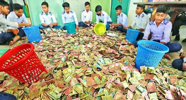 শাহ সুলতান মাজারের দানবাক্সে মিলেছে স্বর্ণসহ নগদ ২৩ লক্ষাধিক টাকা