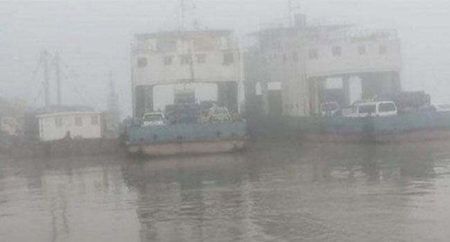 দৌলতদিয়া-পাটুরিয়া নৌরুটে ফেরি চলাচল বন্ধ