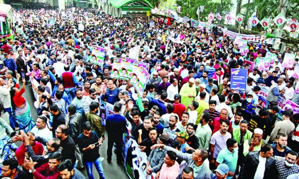 সরকারের বিরুদ্ধে সবাই না বলুন
