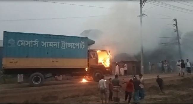 গাজীপুরে কাভার্ডভ্যানে আগুন