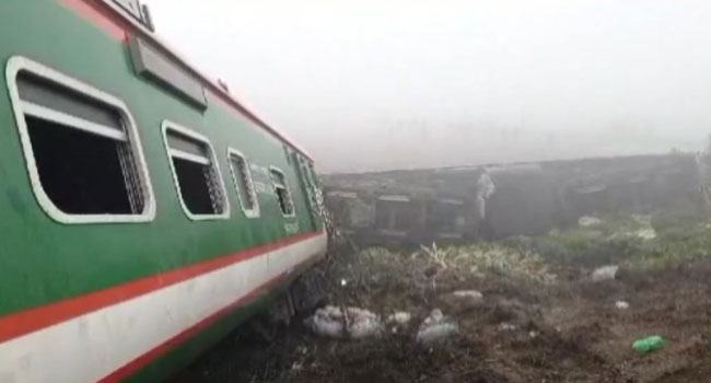 গাজীপুরে ট্রেনের ইঞ্জিনসহ ৭ বগি লাইনচ্যুত, নিহত ১