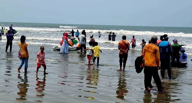 কক্সবাজার সমুদ্র সৈকত থেকে যুবকের লাশ উদ্ধার