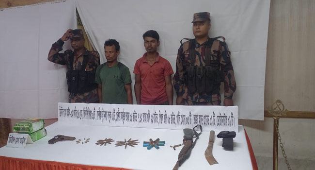 কক্সবাজারের টেকনাফে মাদক ও অস্ত্রসহ আটক ৩