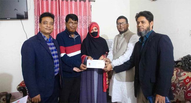 গ্রেফতার হওয়া শিক্ষকদের পরিবারকে আর্থিক সহযোগিতা ইউট্যাবের