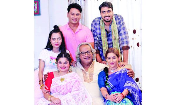 সরদার রোকনের পরিচালনায় পরিবার পরিজন