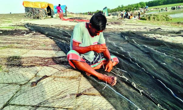 ঋণের জালে বন্দী মিরসরাইয়ের শতাধিক জেলে পরিবার