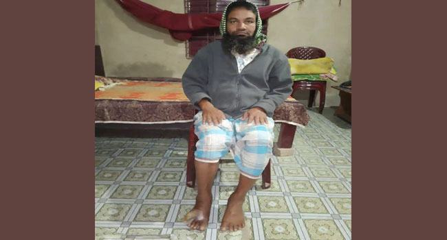 চিকিৎসার অভাবে পঙ্গু হয়ে যাচ্ছে নোয়াখালীর জহিরুল