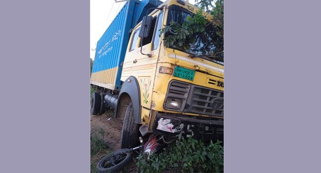 ঈদগাঁওতে কাভার্ডভ্যান চাপায় ব্যাংক কর্মকর্তা নিহত