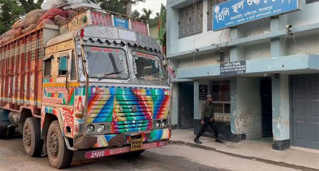 হিলি স্থলবন্দর দিয়ে পেঁয়াজ আমদানি শুরু