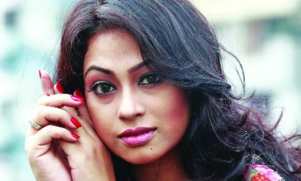 স্বামী-সন্তানের পরিচয় নিয়ে আলোচনায় পপি!