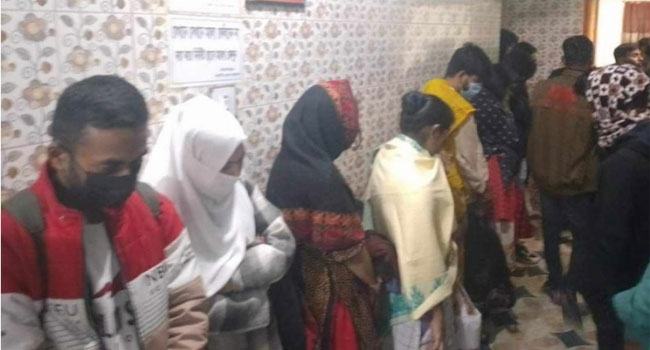 অসামাজিক কার্যকলাপের অভিযোগ আ’লীগ নেতার হোটেল থেকে ২২ ছাত্র-ছাত্রী আটক