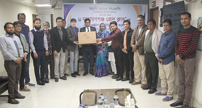 নারায়ণগঞ্জ প্রেসক্লাবকে ৫ কম্পিউটার প্রদান অগ্রনী ব্যাংকের