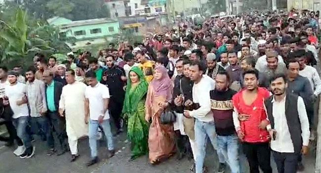 নারায়ণগঞ্জে এমপি বাবুর স্ত্রী সরকারি কর্মকর্তা ডা. সায়মাকে শোকজ