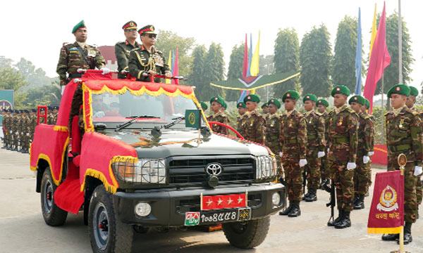 পাঁচটি ইউনিটকে রেজিমেন্টাল কালার প্রদান করলেন সেনাবাহিনী প্রধান