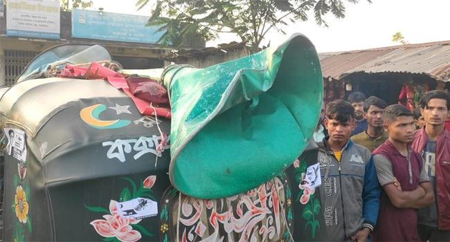 কক্সবাজার-৩ : স্বতন্ত্র প্রার্থীর প্রচারণার গাড়ি ভঙচুর, ১২ জনের বিরুদ্ধে মামলা