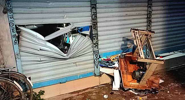 নির্বাচনবিরোধী লিফলেট বিতরণ করায় কুলিয়ারচরে দুই দোকানে লুট
