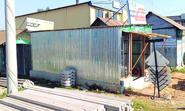 সরাইলে সরকারি জায়গায় মার্কেট নির্মাণ : দখল বিক্রির অভিযোগ