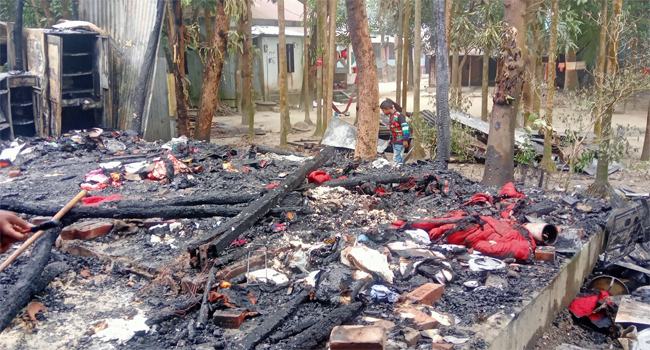 হালুয়াঘাটে গ্যাস সিলিন্ডার বিস্ফোরণে বসতঘরে আগুন