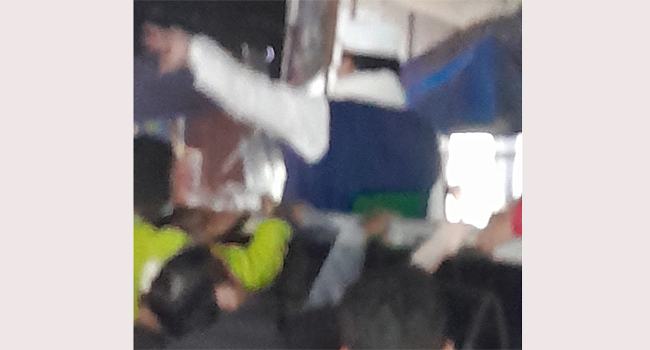 টঙ্গীতে `জয় বাংলা-নৌকা' শ্লোগানে ট্রাক প্রতীকের গণসংযোগে হামলা