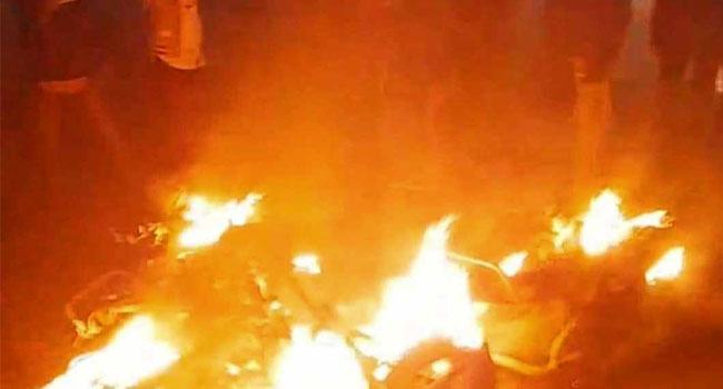 জামালপুরে নৌকার ৩ মটরসাইকেল পুড়িয়েছে ঈগল-সমর্থকরা!