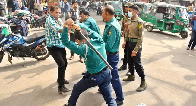 বরিশালে বিএনপির কর্মসূচিতে লাঠিচার্জ, গ্রেফতার ৭