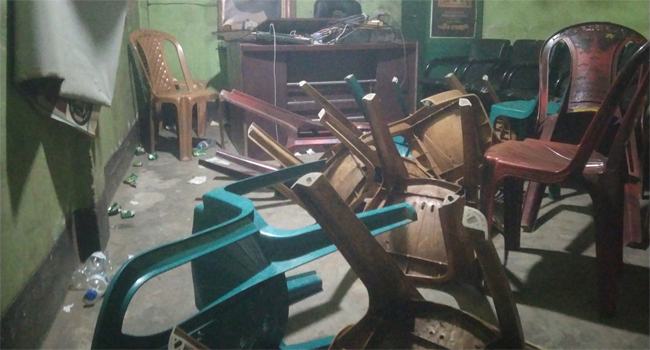 নৌকা-ঈগল সমর্থকদের মধ্যে হামলা-পাল্টা হামলা, অফিস ভাঙচুরসহ আহত ১০