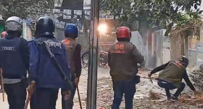 কুমিল্লায় পুলিশ-বিএনপি সংঘর্ষে গুলি-ইটপাটকেল নিক্ষেপ, আহত ১০