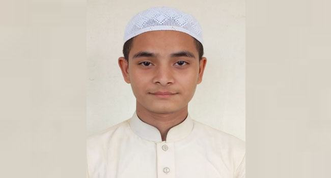 টানা ১৮ ঘণ্টায় নির্ভুলভাবে সম্পূর্ণ কোরআন শোনালো বিস্ময়বালক রায়হান