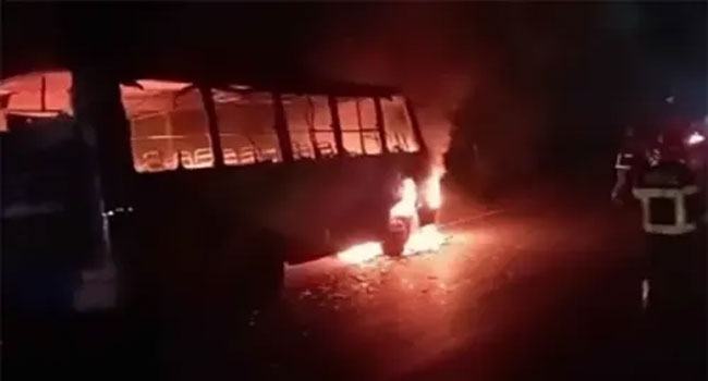 এবার ডেমরায় বাসে আগুন