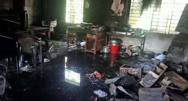 সোনাগাজীর ওই বিদ্যালয়ে আগুন দিয়েছিল পিয়ন