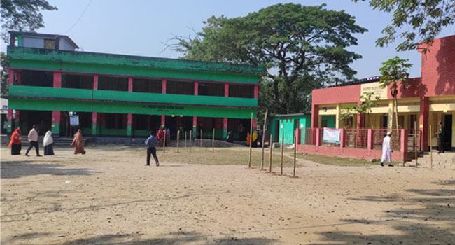 গৌরীপু‌রে ভোটারদের উপস্থিতি কম