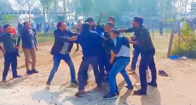 সরিষাবাড়ীতে নৌকা ও ট্রাক সমর্থকদের মধ্যে সংঘর্ষ, ৫ রাউন্ড গুলি আহত ১২
