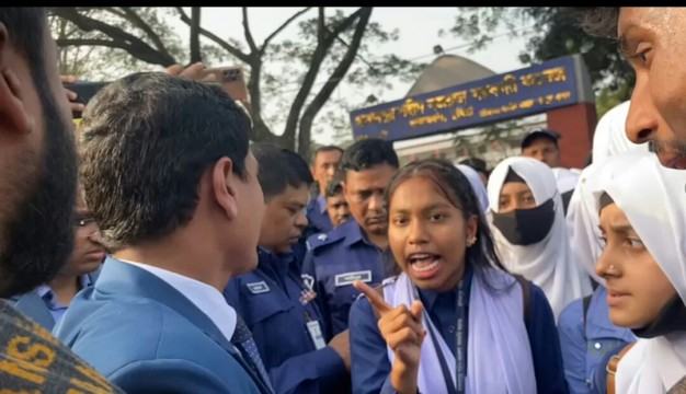 কুমিল্লায় কলেজছাত্রীর নিহত, সহপাঠিদের মহাসড়ক অবরোধ