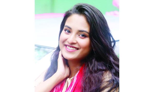 আমি নিজেকে দেখে নিজের ভুলগুলো ধরি : তটিনী