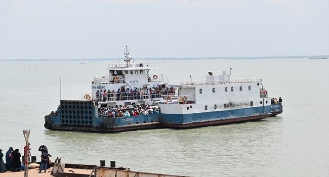 দৌলতদিয়া-পাটুরিয়া নৌরুটে ফেরি চলাচল শুরু