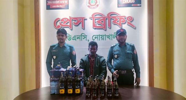 নোয়াখালীতে ৩৩ বোতল বিদেশী মদসহ মাদককারবারি গ্রেফতার