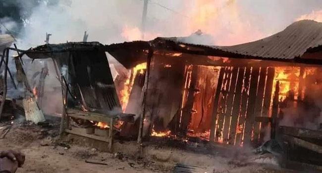 ঈদগাঁওয়ে আগুনে ৫ দোকান পুড়ে ছাই