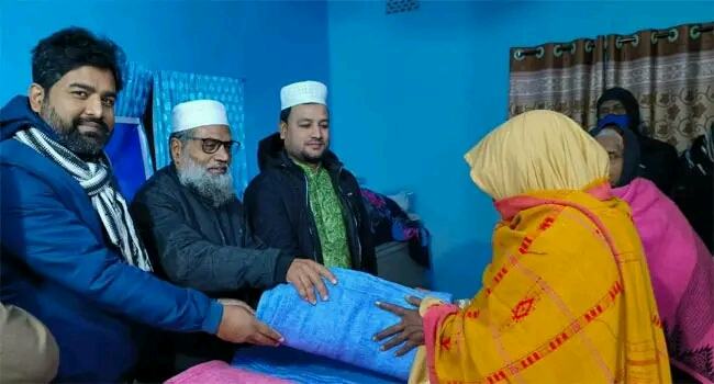 রাজশাহীতে দুঃস্থদের মধ্যে জামায়াতে ইসলামীর শীতবস্ত্র বিতরণ