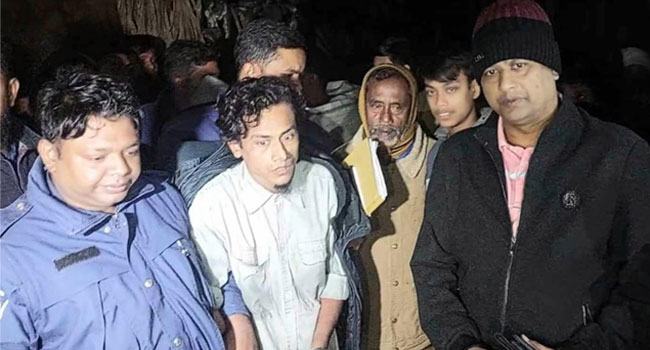 লক্ষ্মীপুরে মাকে কুপিয়ে হত্যা, ঘাতক ছেলে আটক