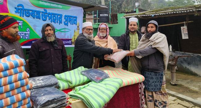 রাজশাহীতে দরিদ্রদের মধ্যে জামায়াতে ইসলামীর শীতবস্ত্র বিতরণ