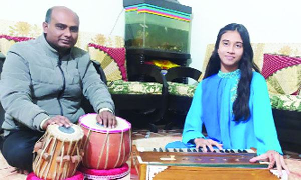 গ্রামগঞ্জে গান শেখান কৃষ্ণচন্দ্র সিংহ